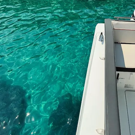 Luxury Yacht Hotel na wodzie